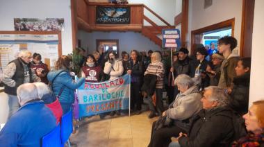 Los jubilados resisten y denuncian: ponen una persona que atendía un comercio de pastas