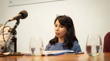 Ante preguntas, la Directora de Discapacidad amenazó al periodista, y se fue haciendo "fuck you"