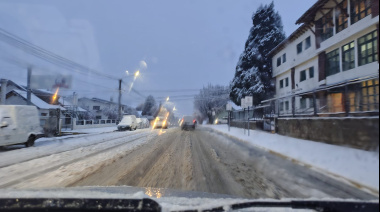 Bariloche bajo la nieve: sin luz, sin calles, sin clases