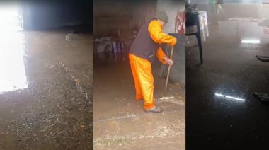 (Video) Así están los edificios municipales: empleados trabajan sin luz, gas, e inundados