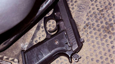 Vecinos de Nahuel Hue alertaron sobre un auto sospechoso y tras accionar policial detuvieron a tres personas con armas y droga