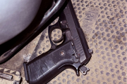 Vecinos de Nahuel Hue alertaron sobre un auto sospechoso y tras accionar policial detuvieron a tres personas con armas y droga