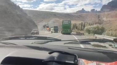 Accidente en Villa Llanquín: Colisión entre camión de combustible y automóvil provoca incendio