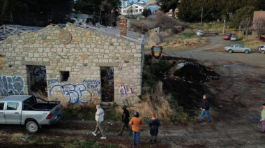 Playa Centenario: el natatorio del referéndum de Cortés choca con un proyecto de microestadio