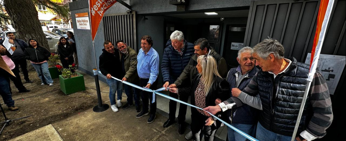 El municipio inauguró los esperados baños públicos del Centro Cívico