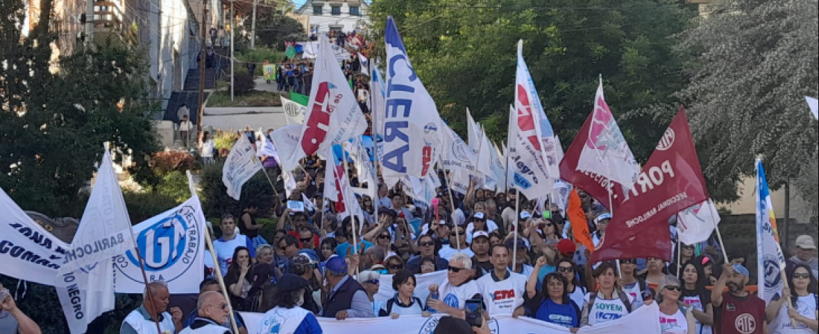 Convocan a marchar este miércoles contra la reforma laboral mientras el Gobierno negocia votos en el Senado