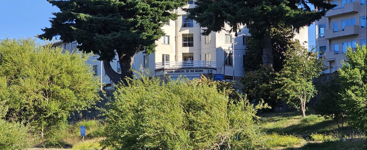 El acusado negó los hechos: prisión preventiva por golpear a su pareja en la cara y provocarle heridas con un cuchillo