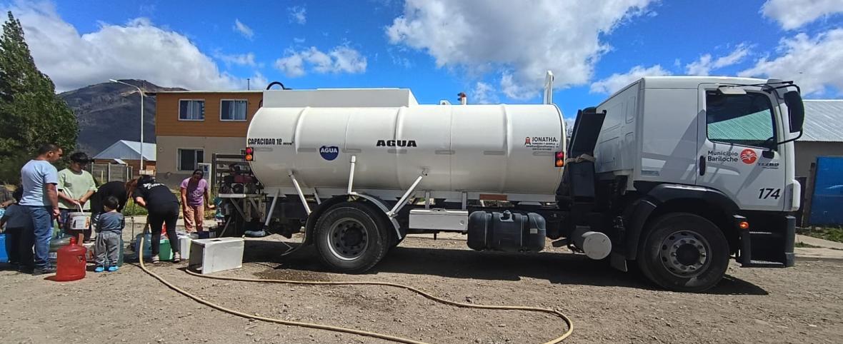 Tres días sin agua en el Barrio 645: vecinos denuncian falta de respuesta de Aguas Rionegrinas