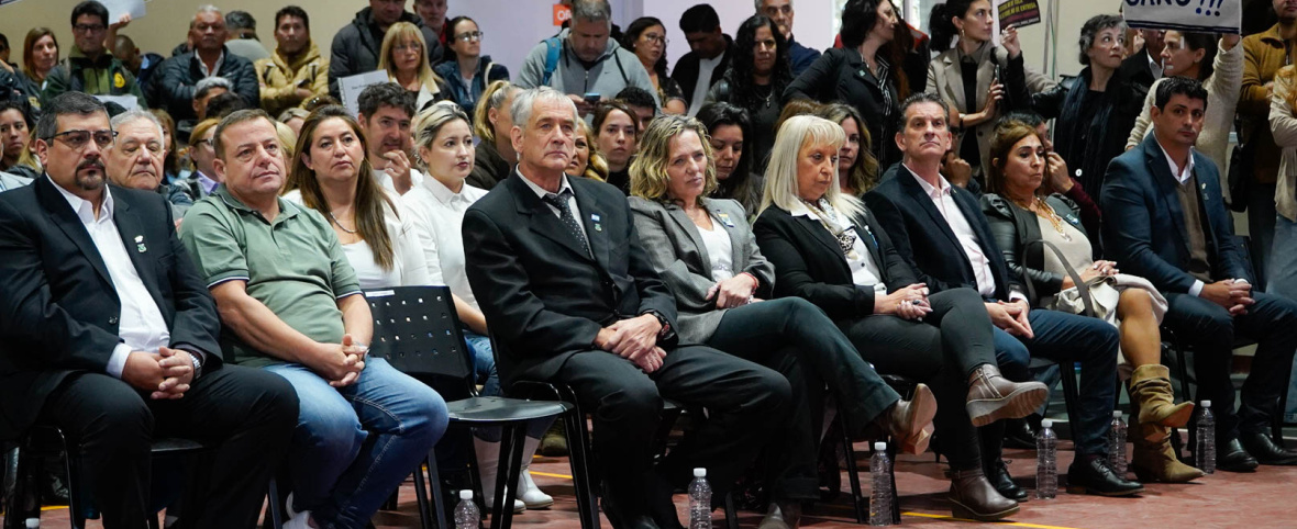 Lugares vacíos y chicanas: un inicio de sesiones que elevó aún más la tensión entre Cortés y concejales de la oposición