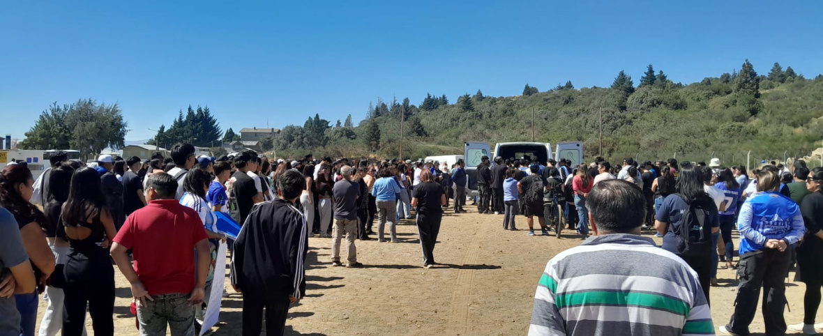 "Somos la voz de Tomy": una multitud despidió a Tommy Alarcón en su cancha y exigió justicia