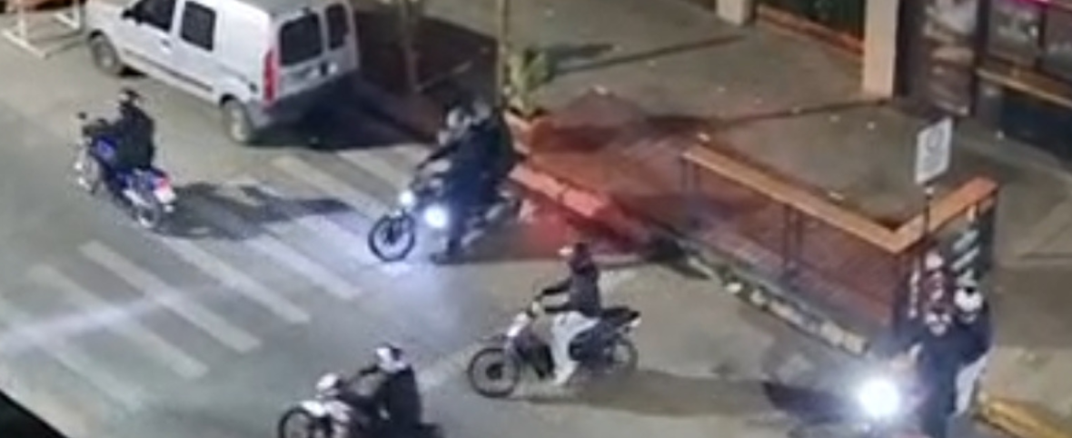 Motos con escape libre en la madrugada: un concejal pidió controles urgentes en el centro de Bariloche