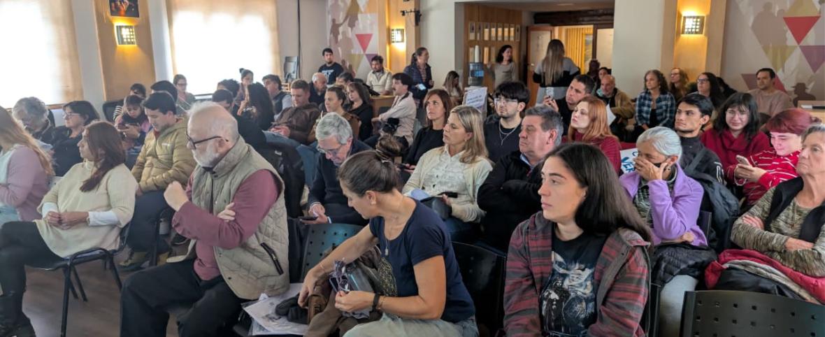 "No puede haber personas sanas en territorios enfermos": vecinos, médicos y la Defensora del Pueblo expusieron por el vertedero