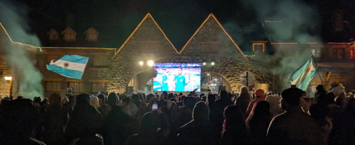 Bariloche se prepara para vivir otra noche de Mundial: Argentina se juega el pase a semifinales ante Suiza