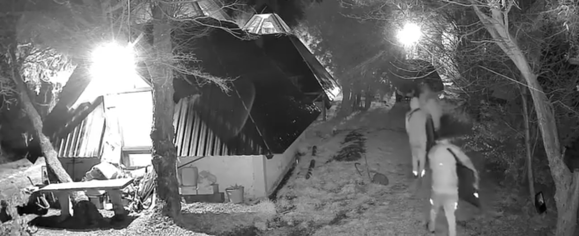 Un nuevo video expone cómo actúa la banda que tiene en vigilia al oeste: entran, desvalijan y se van caminando
