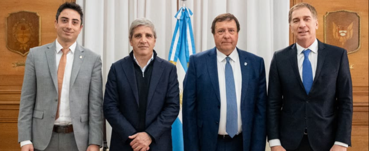 Después de los cruces, la foto: Nación sentó en la misma mesa a Weretilneck y Fullone