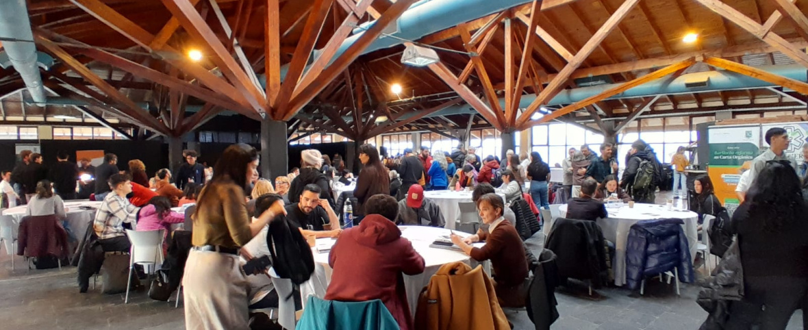 Rumbo al 1° de noviembre: vecinos se juntaron para debatir la reforma de la Carta Orgánica de Bariloche