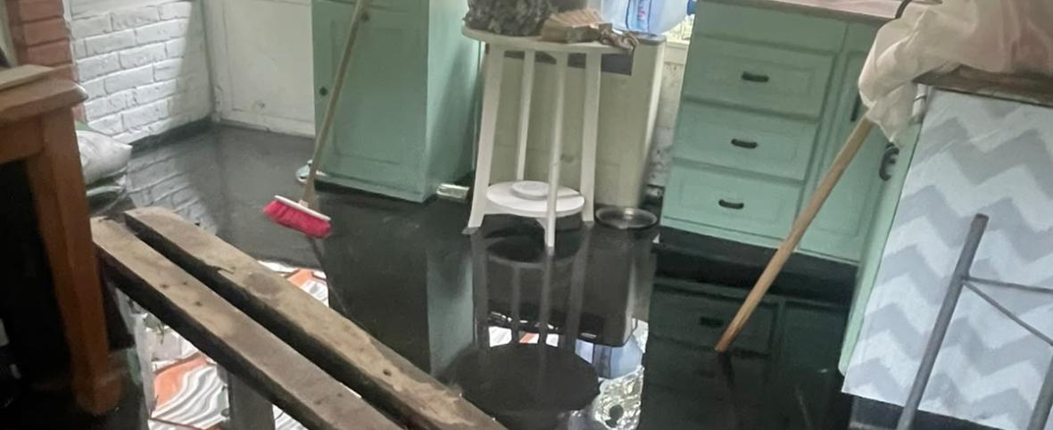 Vecinos de Los Coihues reclaman por el desborde del arroyo Gutiérrez