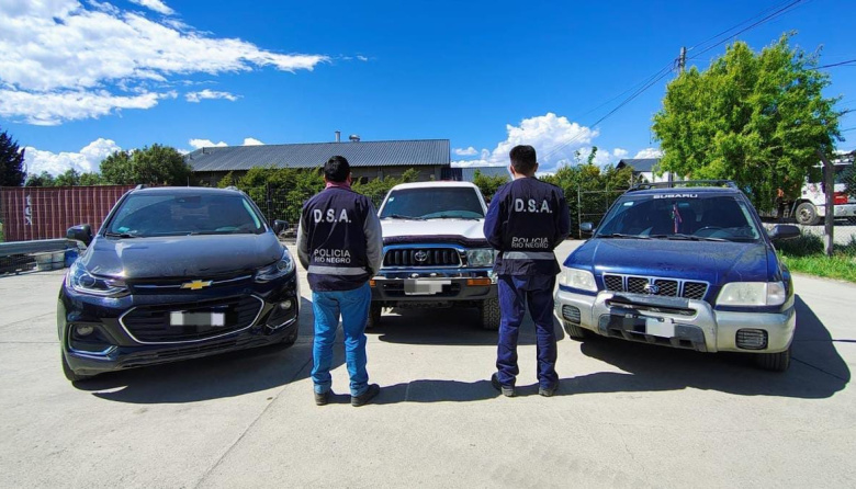 Ingresaron a la verificación vehicular para tenerlos papeles en orden pero sus rodados quedaron retenidos por pedidos de captura