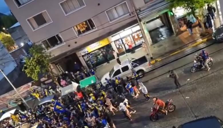 (VIDEO) Hincha de Boca festejó y se descontroló: ¡Flaco, bajate de la camioneta!