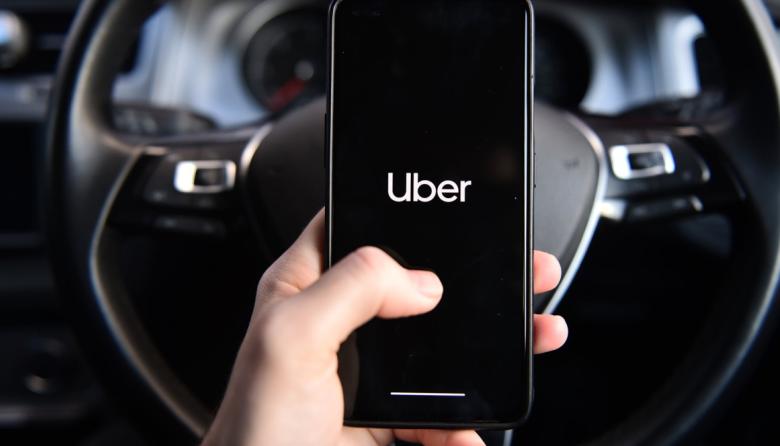 Cortés vetó casi toda la ordenanza que regulaba Uber