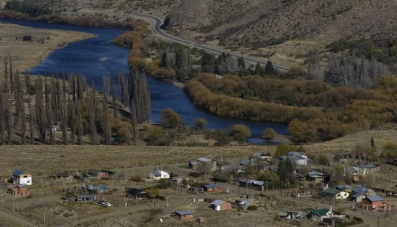Locura en Villa LLanquín: prisión preventiva para un hombre que atropelló dos veces a un vecino y luego amenazó con un cuchillo a la policía