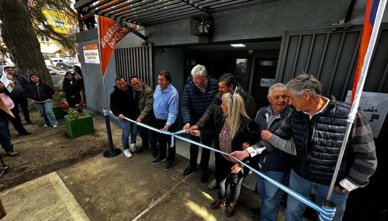 El municipio inauguró los esperados baños públicos del Centro Cívico