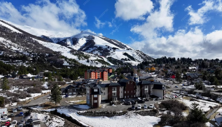 Veinte juntas vecinales denuncian que CAPSA busca enajenar 70 hectáreas del Cerro Catedral con aval municipal