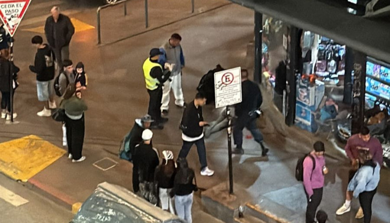 (VIDEO) Homicidio en pleno centro: un hombre de 30 años murió tras ser apuñalado en una pelea callejera