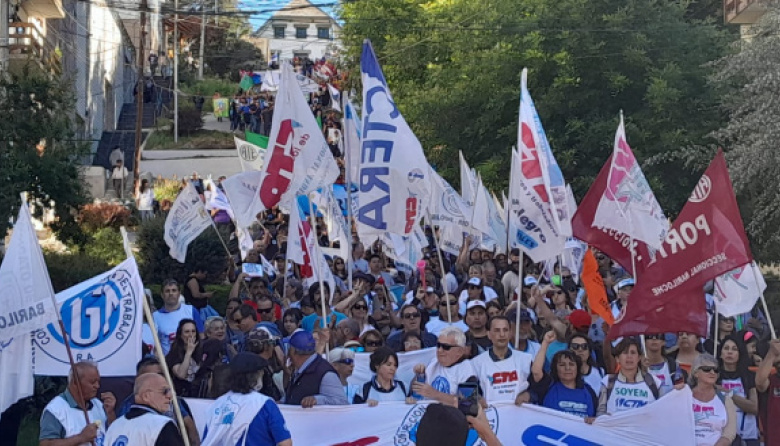 Convocan a marchar este miércoles contra la reforma laboral mientras el Gobierno negocia votos en el Senado