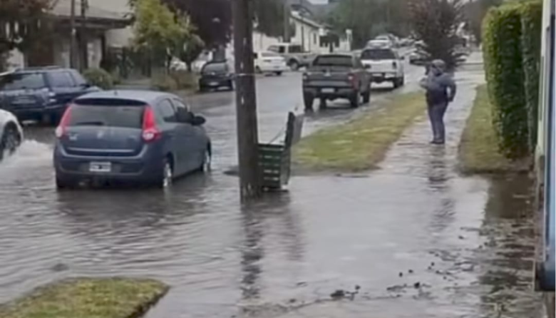 Las lluvias intensas de este martes activaron el forobardo por varias calles inundadas
