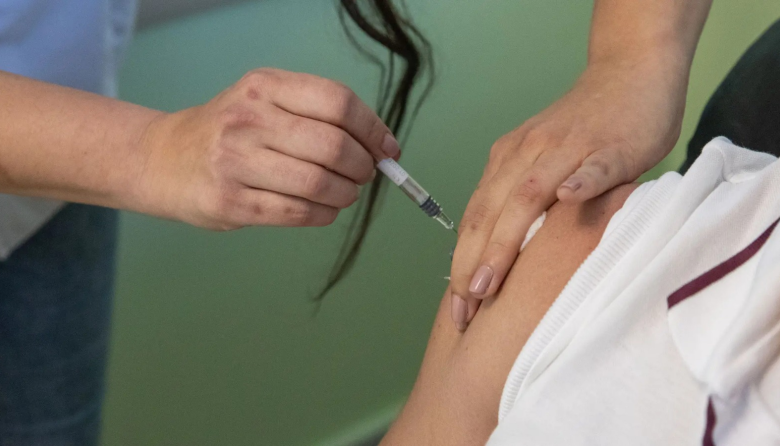 El Hospital Zonal sale a vacunar casa por casa en tres barrios de Bariloche