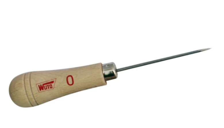 Un hombre detenido en prisión domiciliaria fue imputado por atacar a otro con un punzón en la cabeza