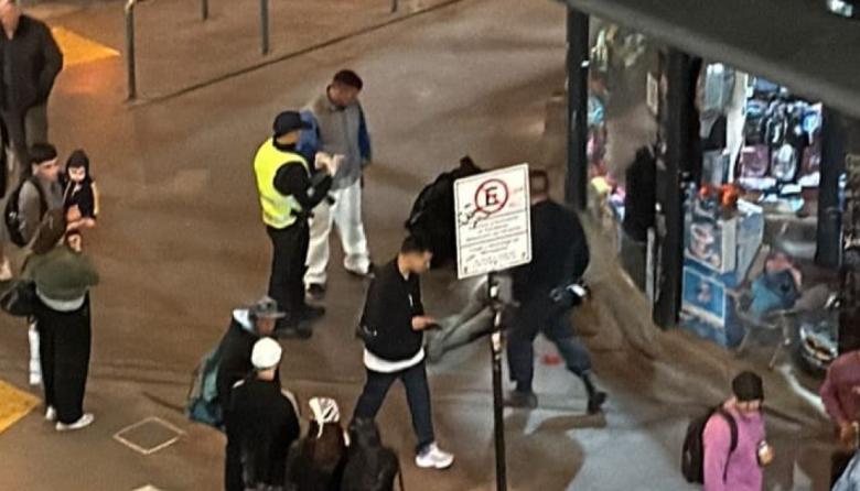 Prisión para los dos acusados del crimen en pleno centro: quedaron filmados en el momento exacto de la puñalada mortal