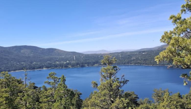 Firmó la venta cuatro años después de muerto: el error que hundió la defensa de una familia en un juicio por un terreno