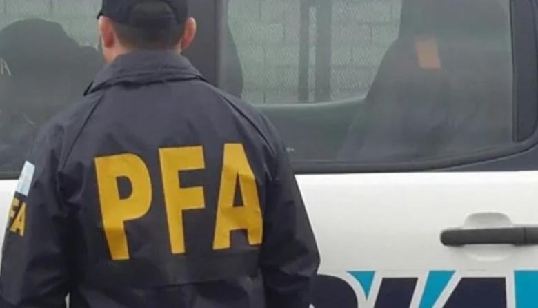 "Acá hay ratas y nos cortaron la obra social": el relato de los policías que denuncian las condiciones en las que murió su compañero