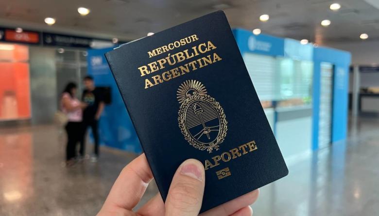Acordaron el divorcio en casi todo, pero él retuvo los pasaportes de sus hijos: qué resolvió la Cámara