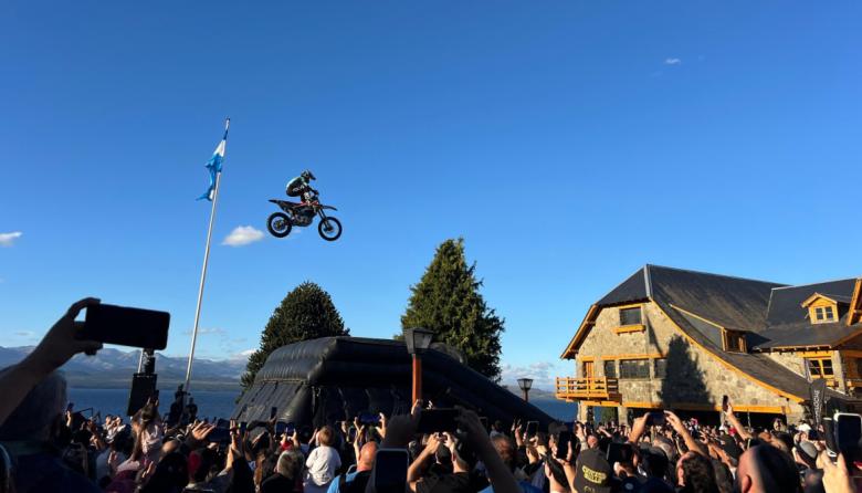 (VIDEO) El mundo del motocross aterrizó en el Centro Cívico con acrobacias y la presencia de los mejores pilotos del planeta