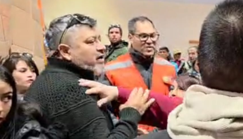 Se suspendió la audiencia de formulación de cargos contra el funcionario municipal que pegó una piña a un vecino