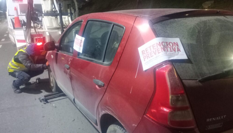 Ni el agua los frena: 13 alcoholemias positivas y 20 vehículos retenidos