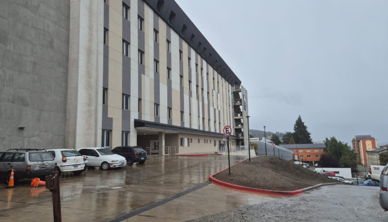 El Hospital Zonal y el Municipio avanzan en ordenar el estacionamiento de la guardia