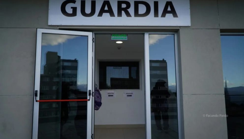 Dos bomberos heridos tras el derrumbe de una pared durante un incendio en Playa Bonita