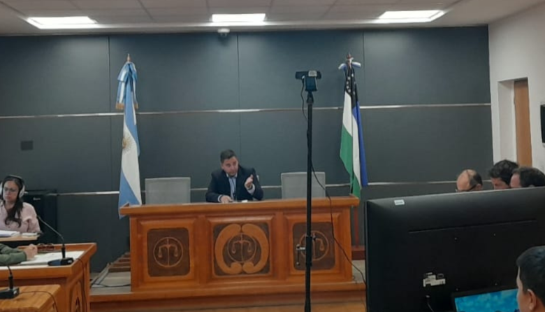 Con parches en los ojos y en Buenos Aires: volvió a suspenderse la formulación de cargos contra Catrigual