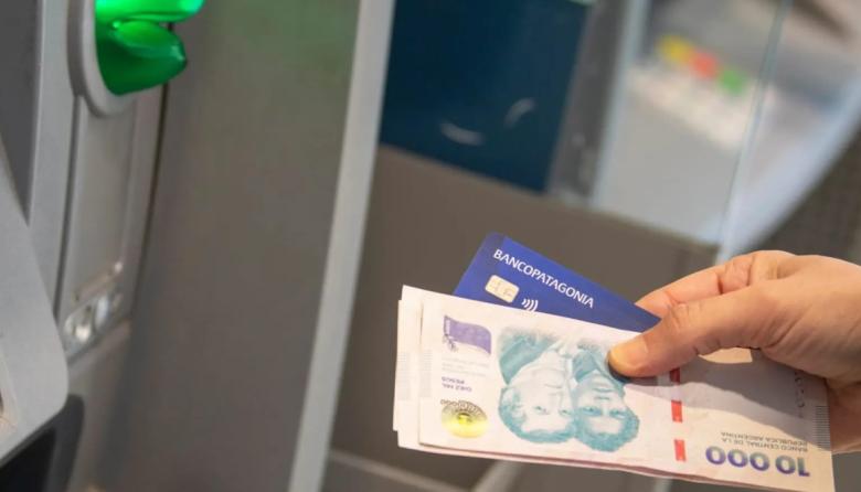 Con aumento, comenzó el pago de salarios a estatales rionegrinos