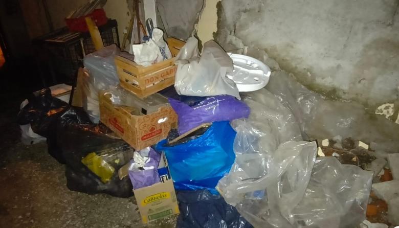 Así encontraron la sede de Arrayanes: bolsas de basura, comida de la pandemia, y heces