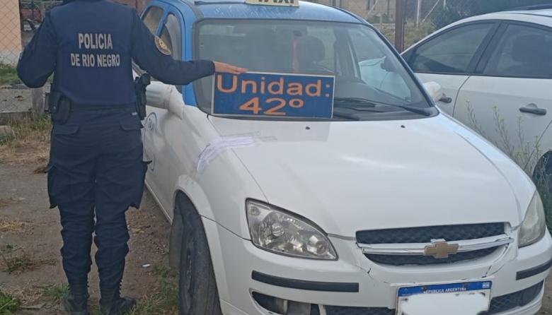 Un taxista cargó los televisores robados en su auto y terminó con el vehículo secuestrado