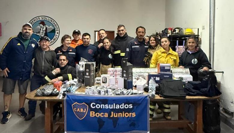 ​​​​​​​La Peña de Boca en Bariloche donó equipamiento de primeros auxilios y alta montaña a los Bomberos de Lago Puelo