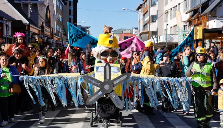Desfile de Títeres Gigantes en Bariloche: cómo sumar tu escuela antes del 15 de abril