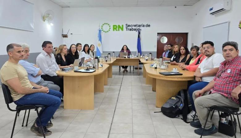 ​​​​​​​El Gobierno provincial ofreció un aumento del 5,29% y una suma fija de $250.000 a los docentes rionegrinos