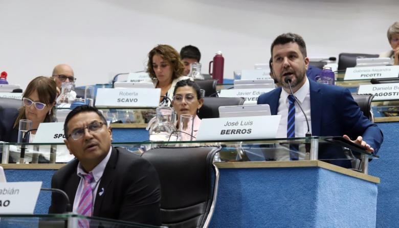 Legisladores peronistas exigen explicaciones por el pago irregular de las guardias de Año Nuevo en salud