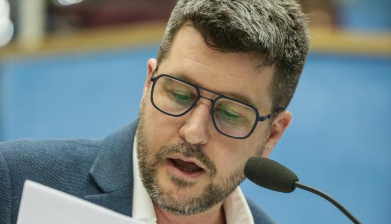 Un proyecto de ley busca que la ministra de Educación no pueda ausentarse de la paritaria docente